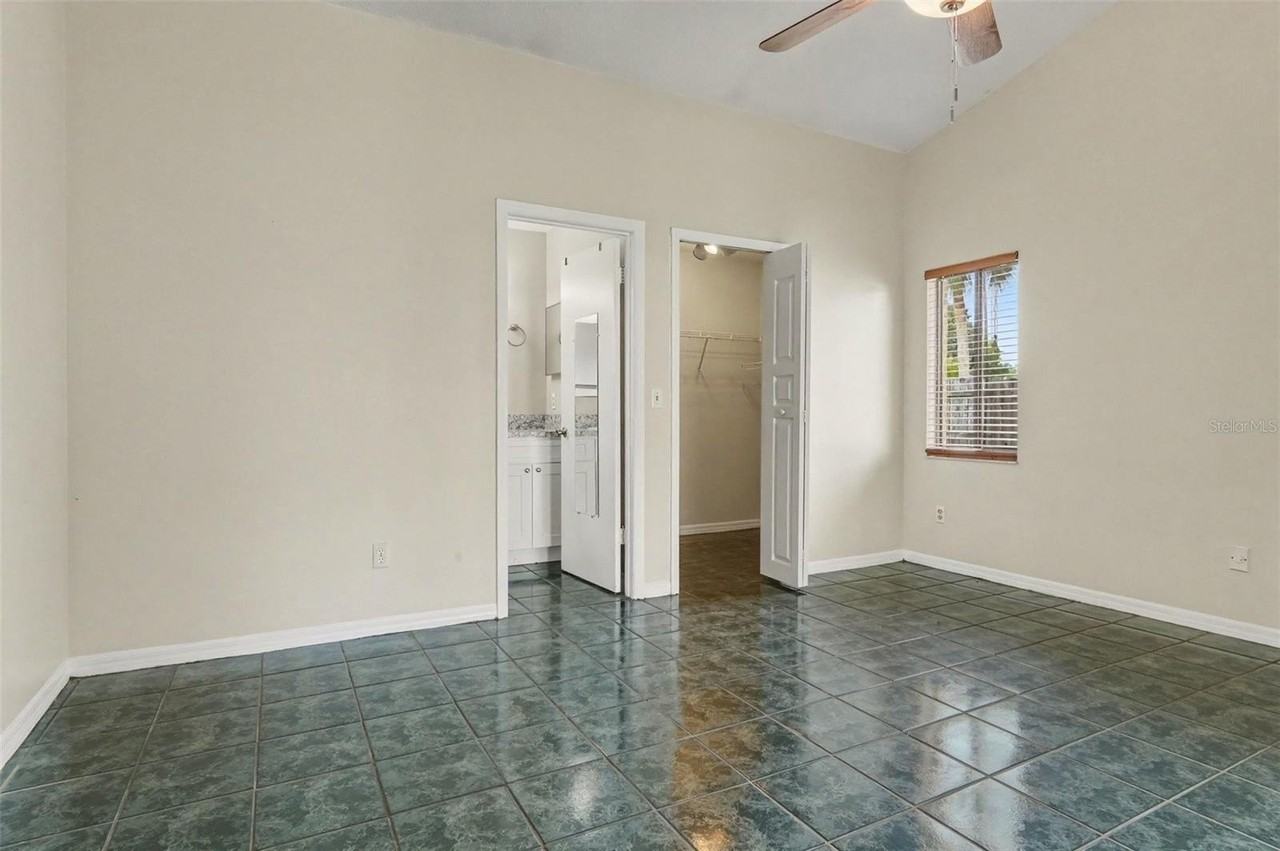 1061 Manigan Ave - Photo 6 of 15