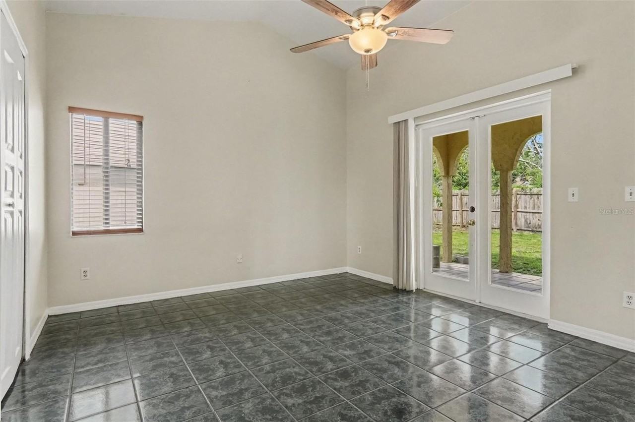 1061 Manigan Ave - Photo 7 of 15