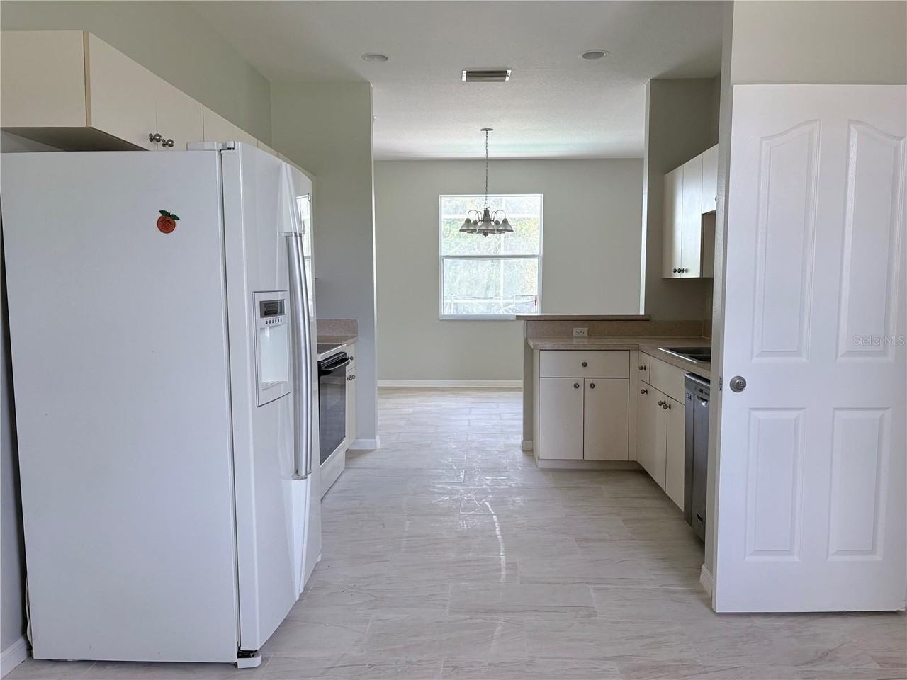 2406 David Ave - Photo 4 of 16