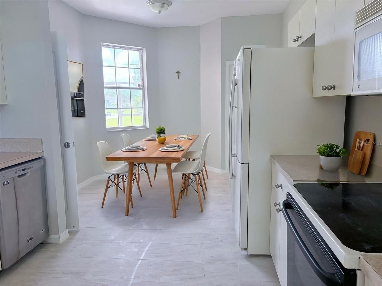 2406 David Ave - Photo 5 of 16