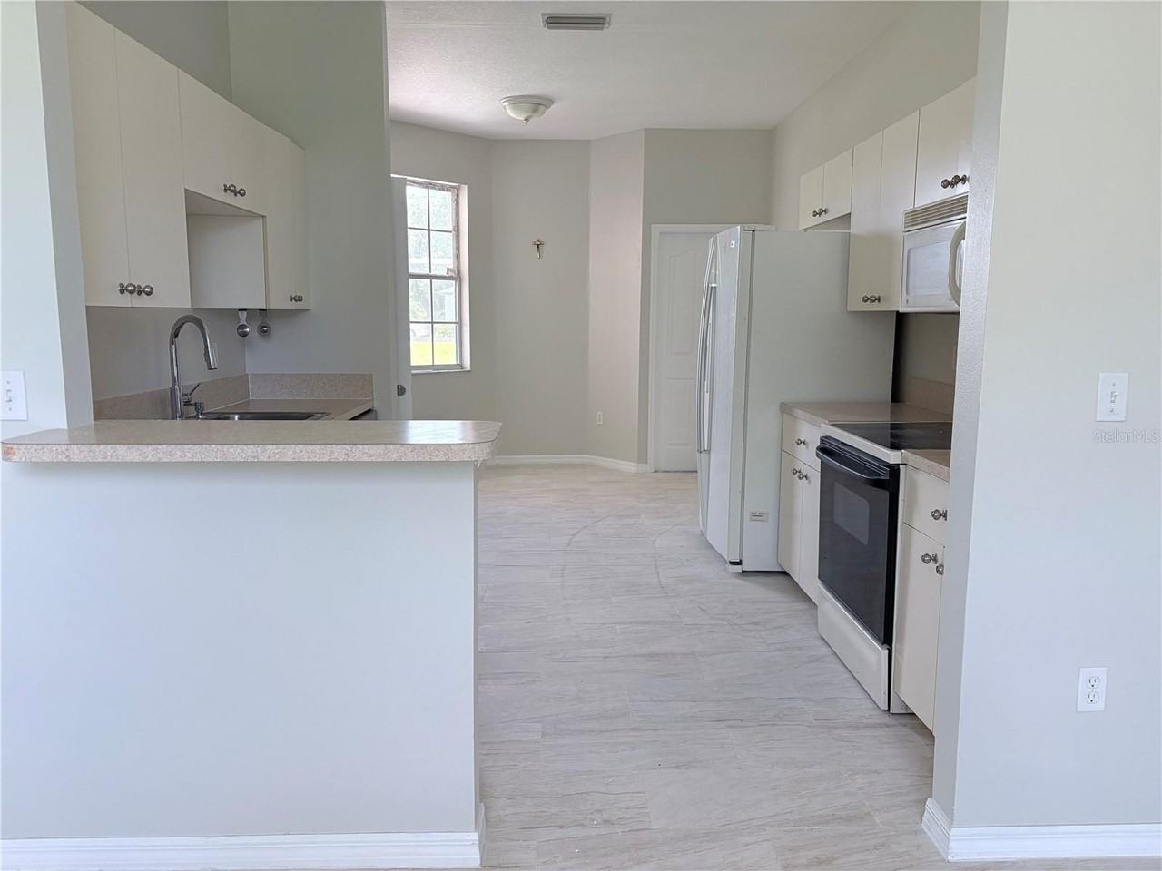 2406 David Ave - Photo 6 of 16