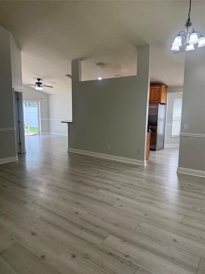 6778 Fernridge Dr - Photo 4 of 29
