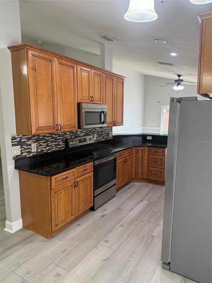 6778 Fernridge Dr - Photo 5 of 29