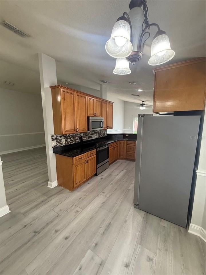 6778 Fernridge Dr - Photo 6 of 29