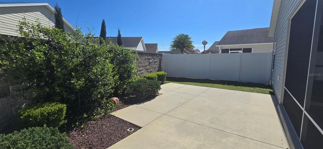 2577 Lindewood St - Photo 4 of 15