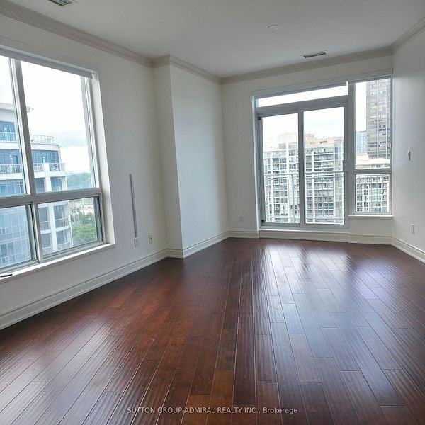 2111 Lake Shore Boulevard West #ph18 - Photo 7 of 22