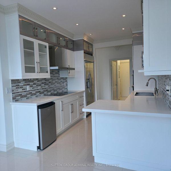 2111 Lake Shore Boulevard West #ph18 - Photo 4 of 22