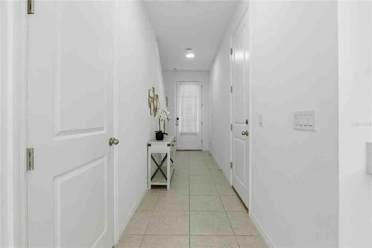 710 Longboat Dr - Photo 4 of 43