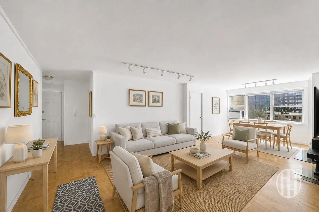 E 34th St #4R - Photo 2 of 6