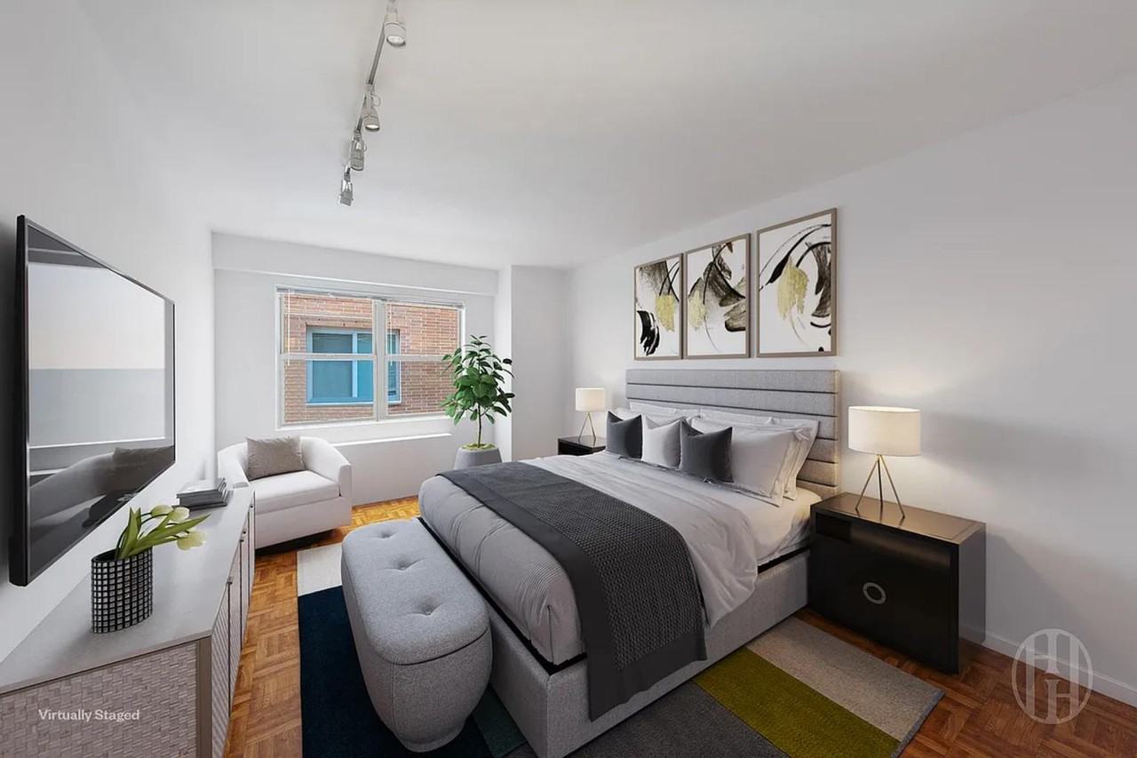 E 34th St #4R - Photo 4 of 6