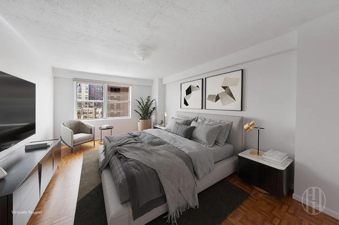 E 34th St #4R - Photo 5 of 6