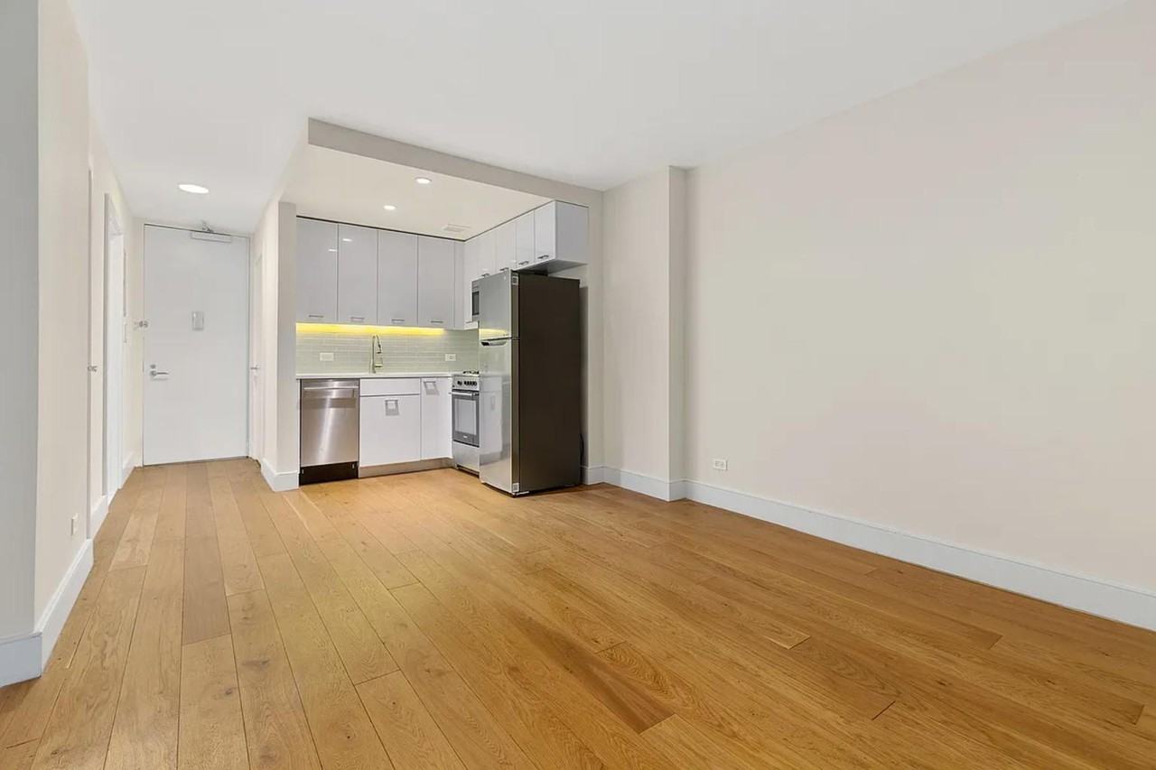 E 44th St #2D - Photo 2 of 6