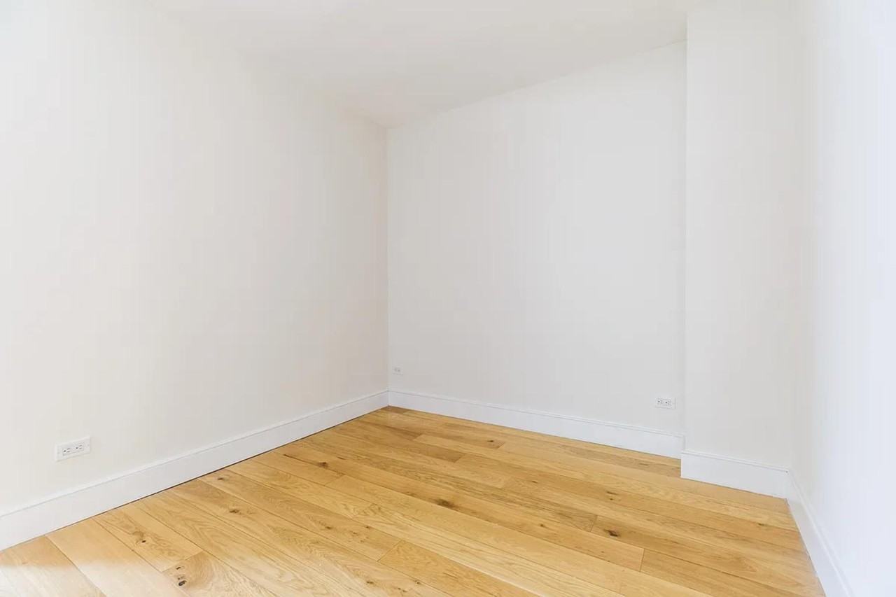E 44th St #8C - Photo 3 of 7