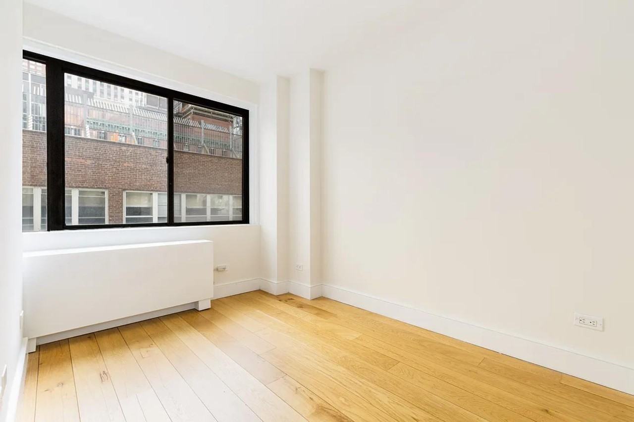 E 44th St #8C - Photo 4 of 7