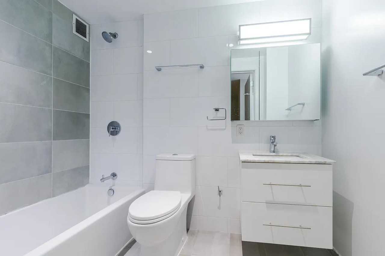 E 44th St #8C - Photo 6 of 7