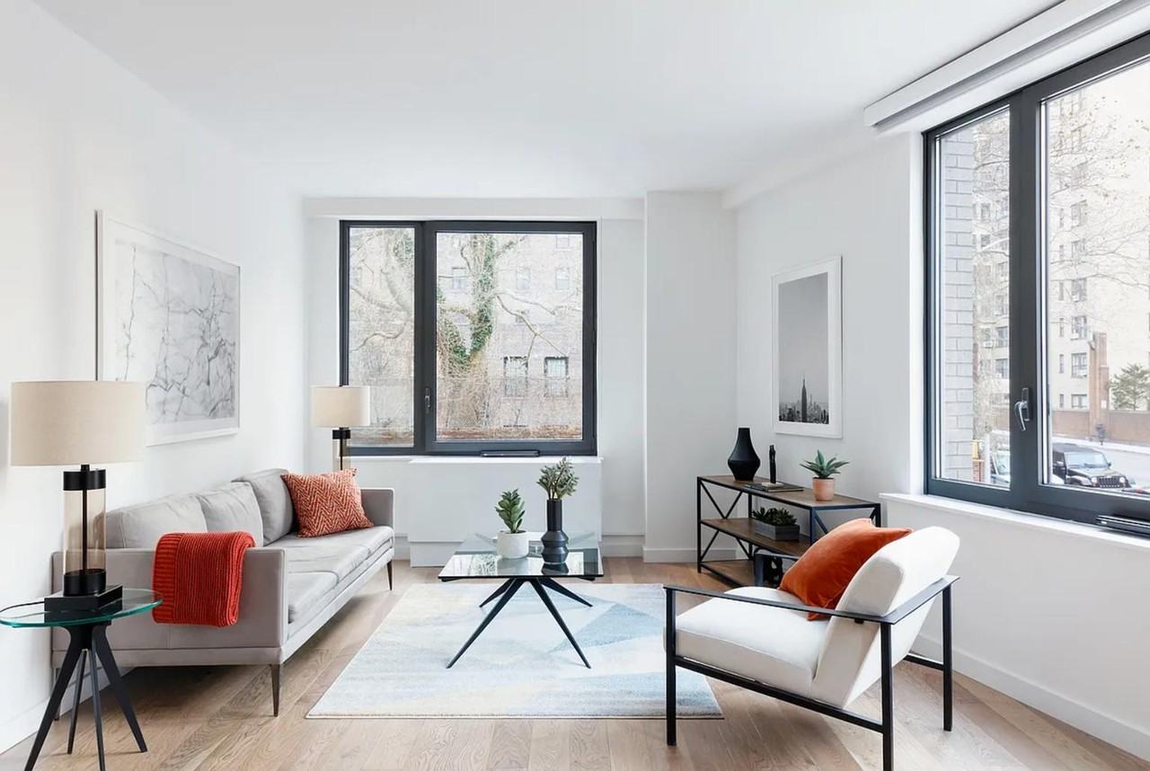 W 35th St #4L - Photo 2 of 10