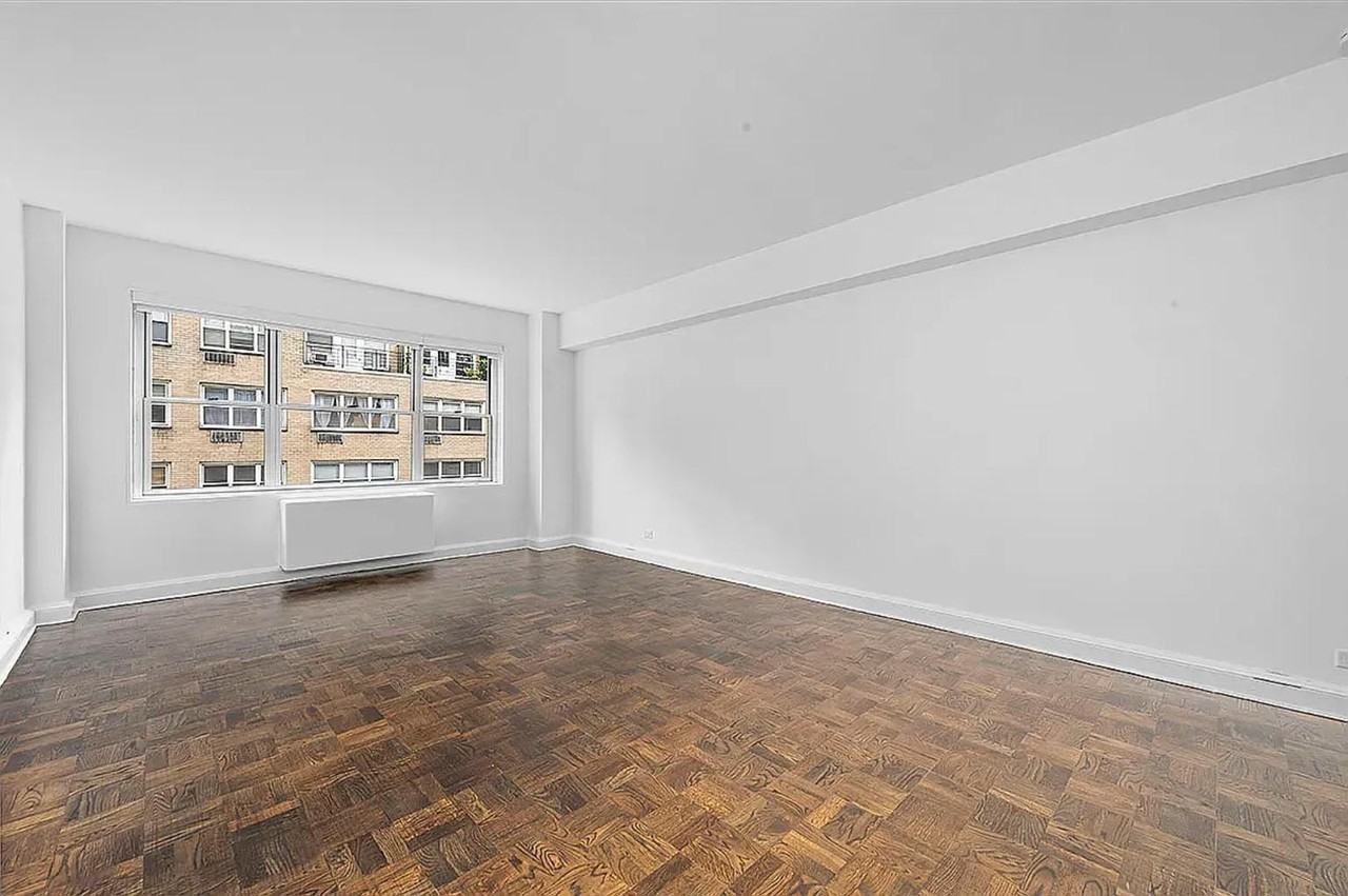 E 55th St #2H - Photo 5 of 6