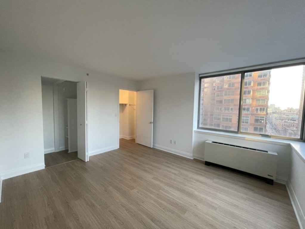 W 30th St #1101 - Photo 2 of 8