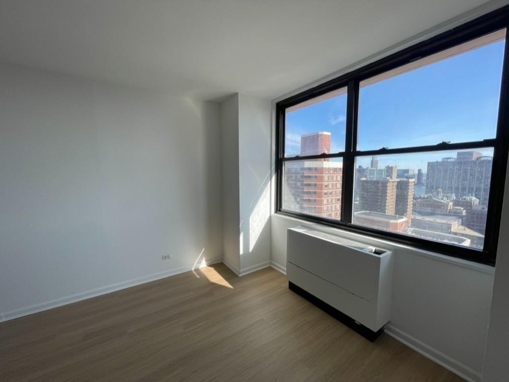 E 27th St #18 - Photo 3 of 10