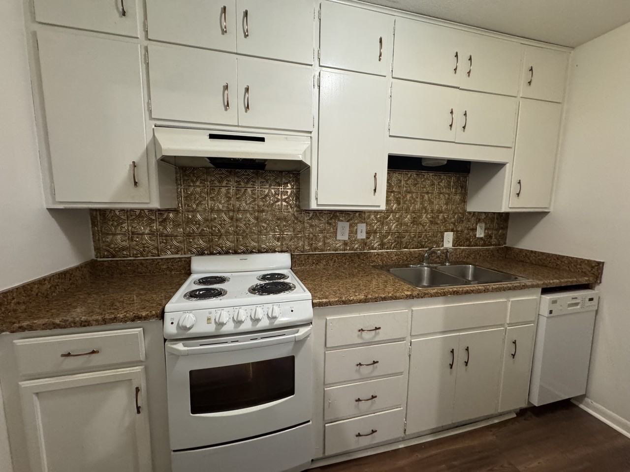 1033 5th Street - Photo 3 of 13