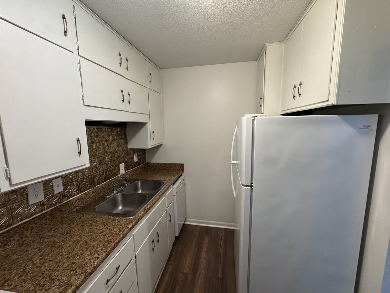 1033 5th Street - Photo 4 of 13