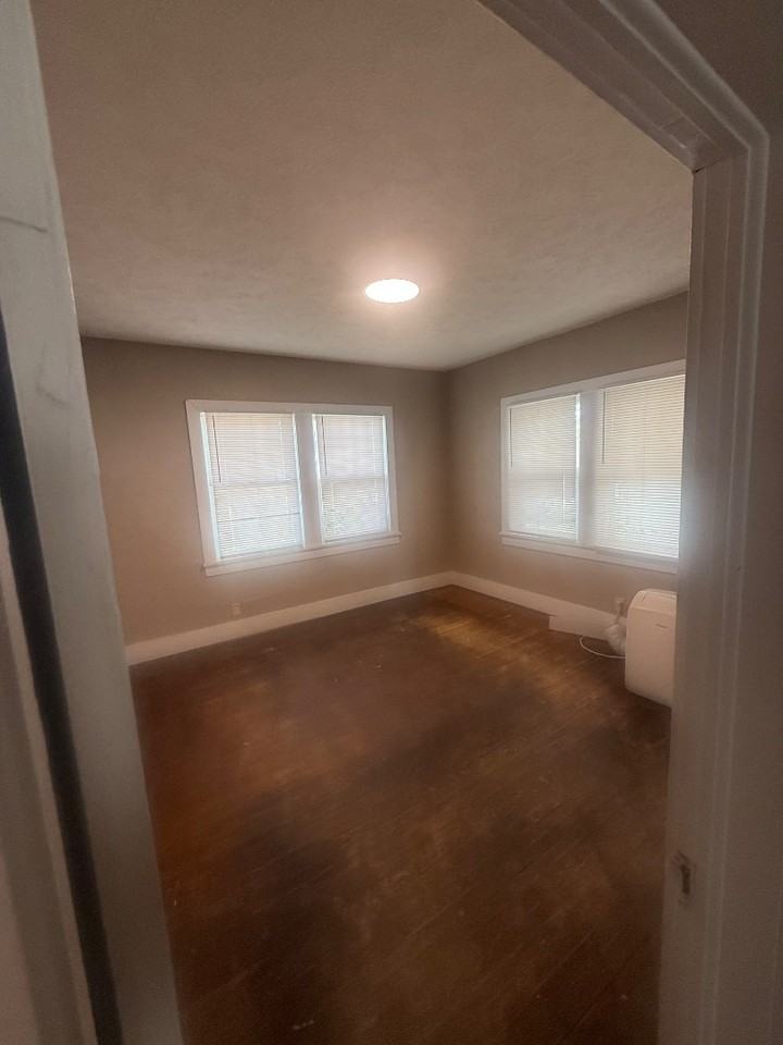 301 E 4th Ave - Photo 5 of 9