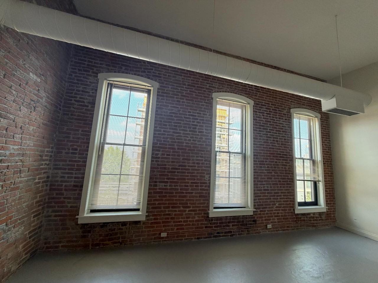 412 Delaware St - Photo 2 of 11