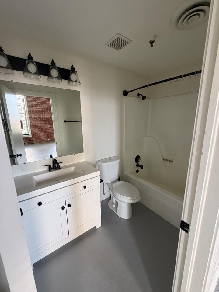 412 Delaware St - Photo 5 of 11