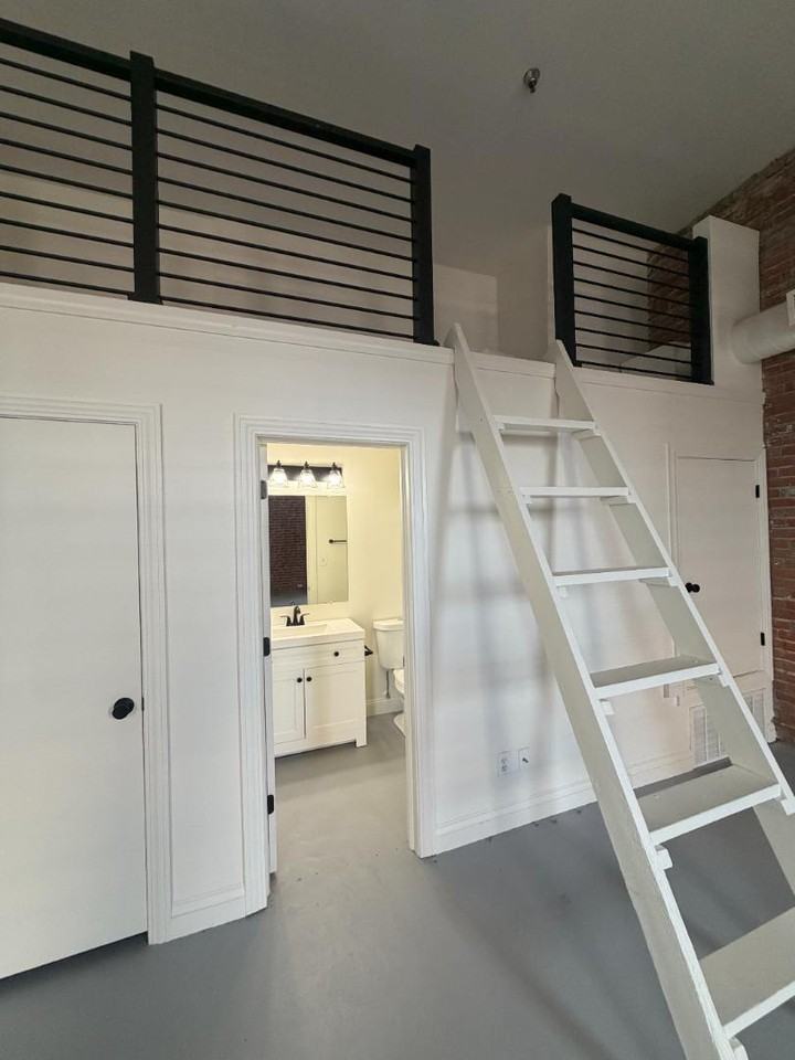 412 Delaware St - Photo 6 of 11