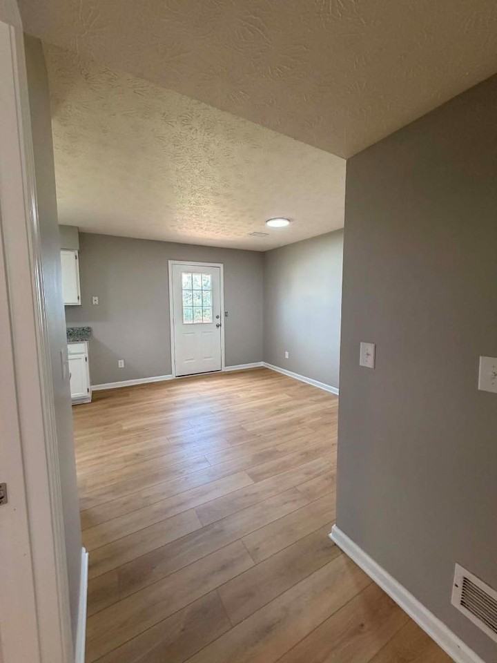 225 Tulip Dr - Photo 3 of 10