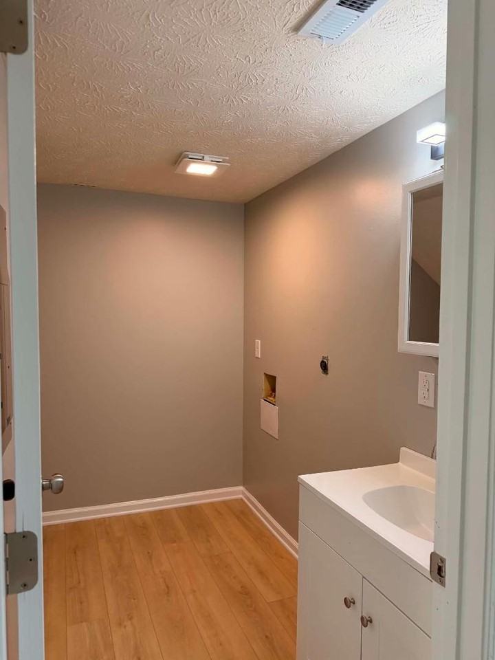 225 Tulip Dr - Photo 5 of 10