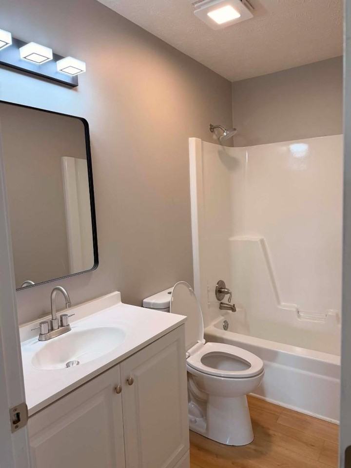 225 Tulip Dr - Photo 7 of 10