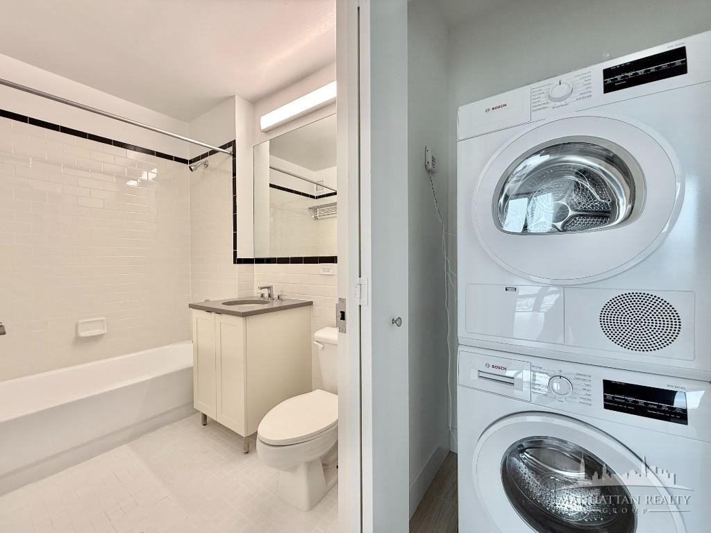W 42nd St #21H - Photo 6 of 10