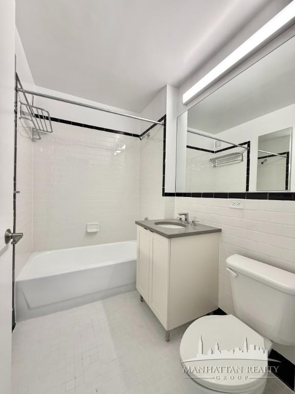 W 42nd St #21H - Photo 7 of 10