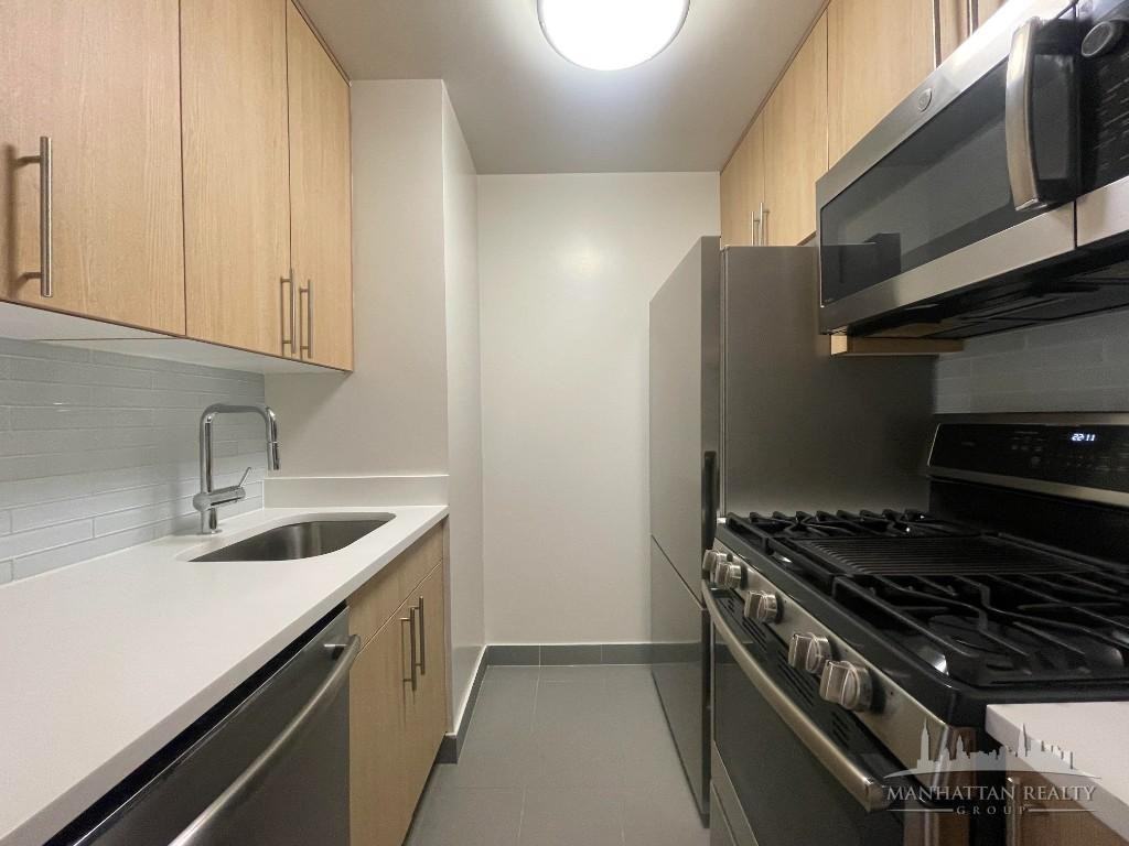 W 53rd St #126 - Photo 2 of 12