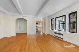 featured image of Christopher St #3J