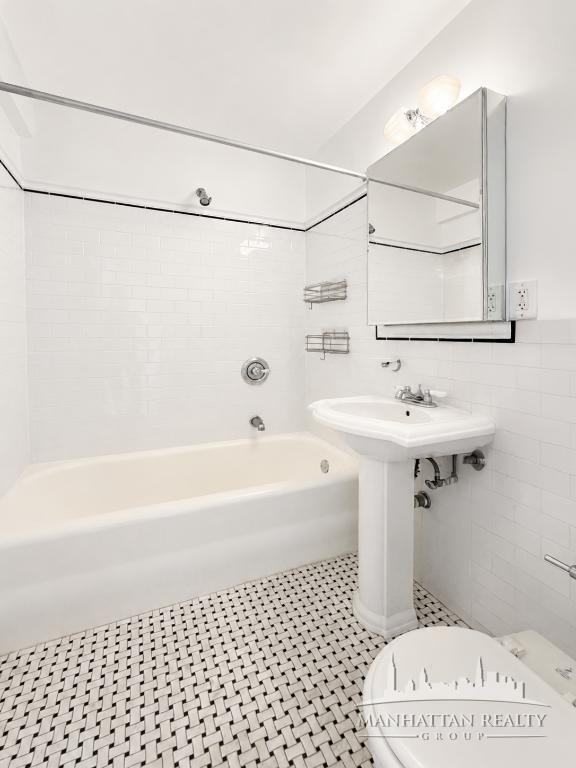 Christopher St #1E - Photo 5 of 6