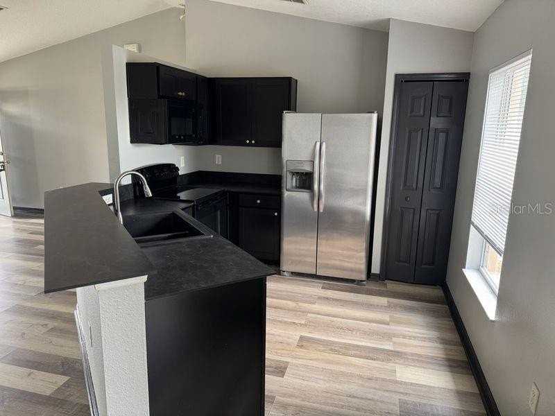 6289 Mariner Blvd - Photo 2 of 9