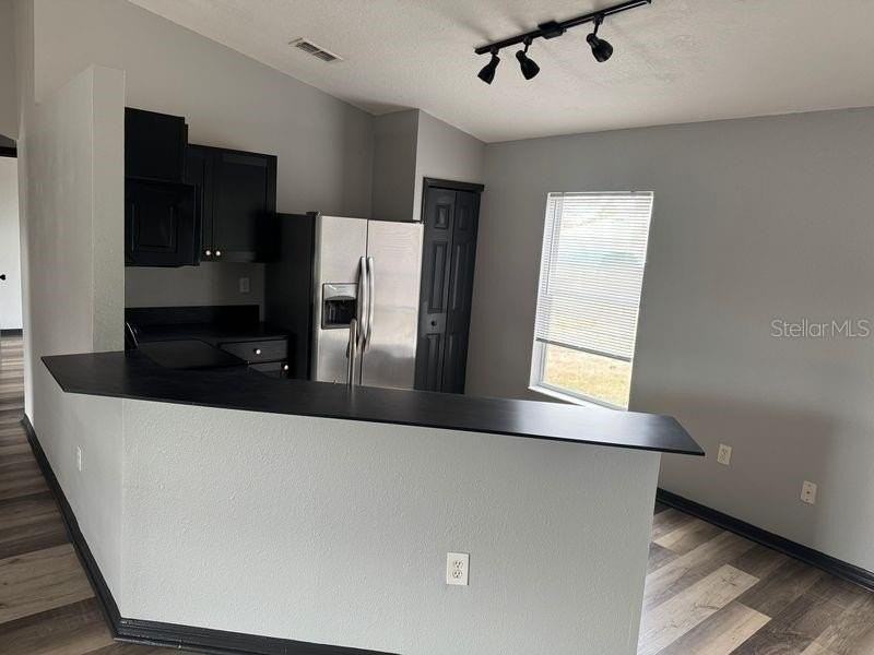 6289 Mariner Blvd - Photo 3 of 9