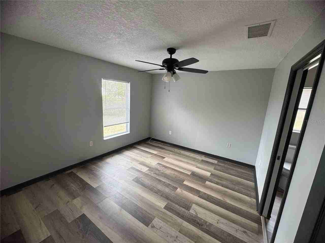 6289 Mariner Blvd - Photo 5 of 9