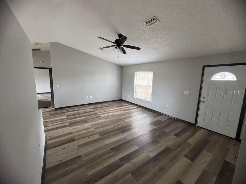 6289 Mariner Blvd - Photo 6 of 9