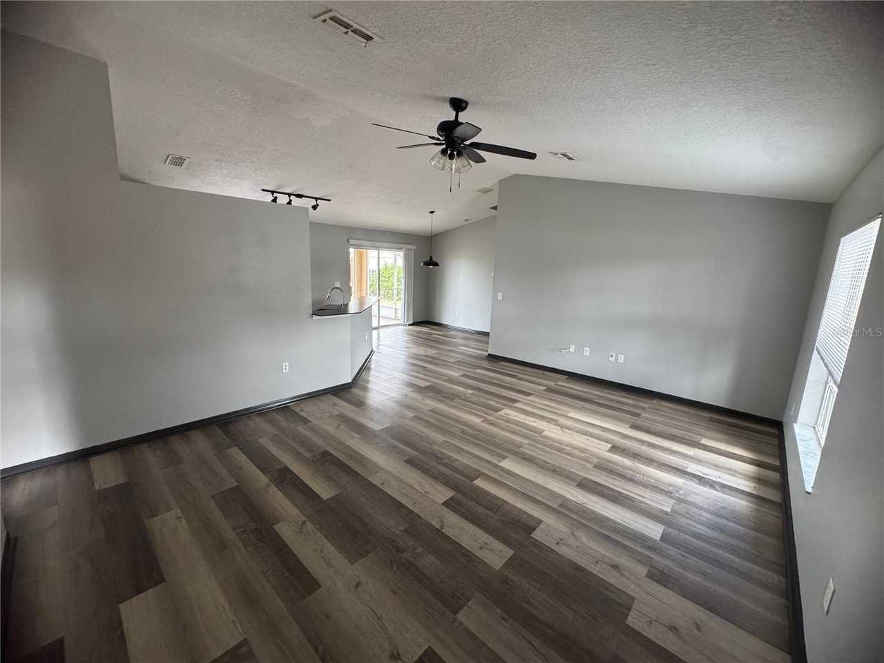 6289 Mariner Blvd - Photo 7 of 9