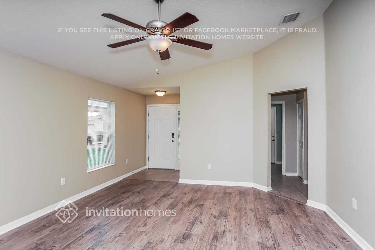 8222 Summer Wood Ln - Photo 3 of 17