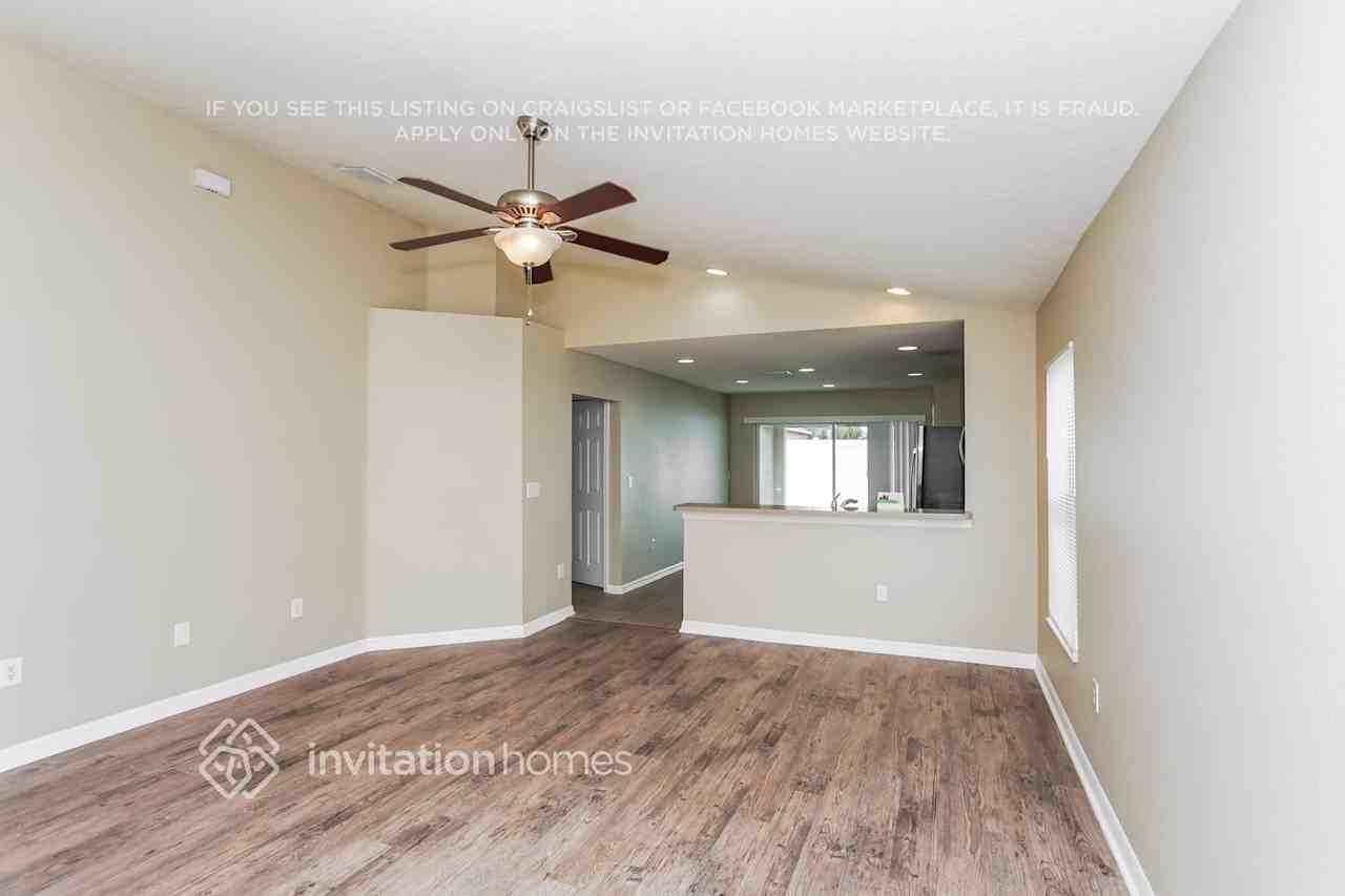 8222 Summer Wood Ln - Photo 4 of 17