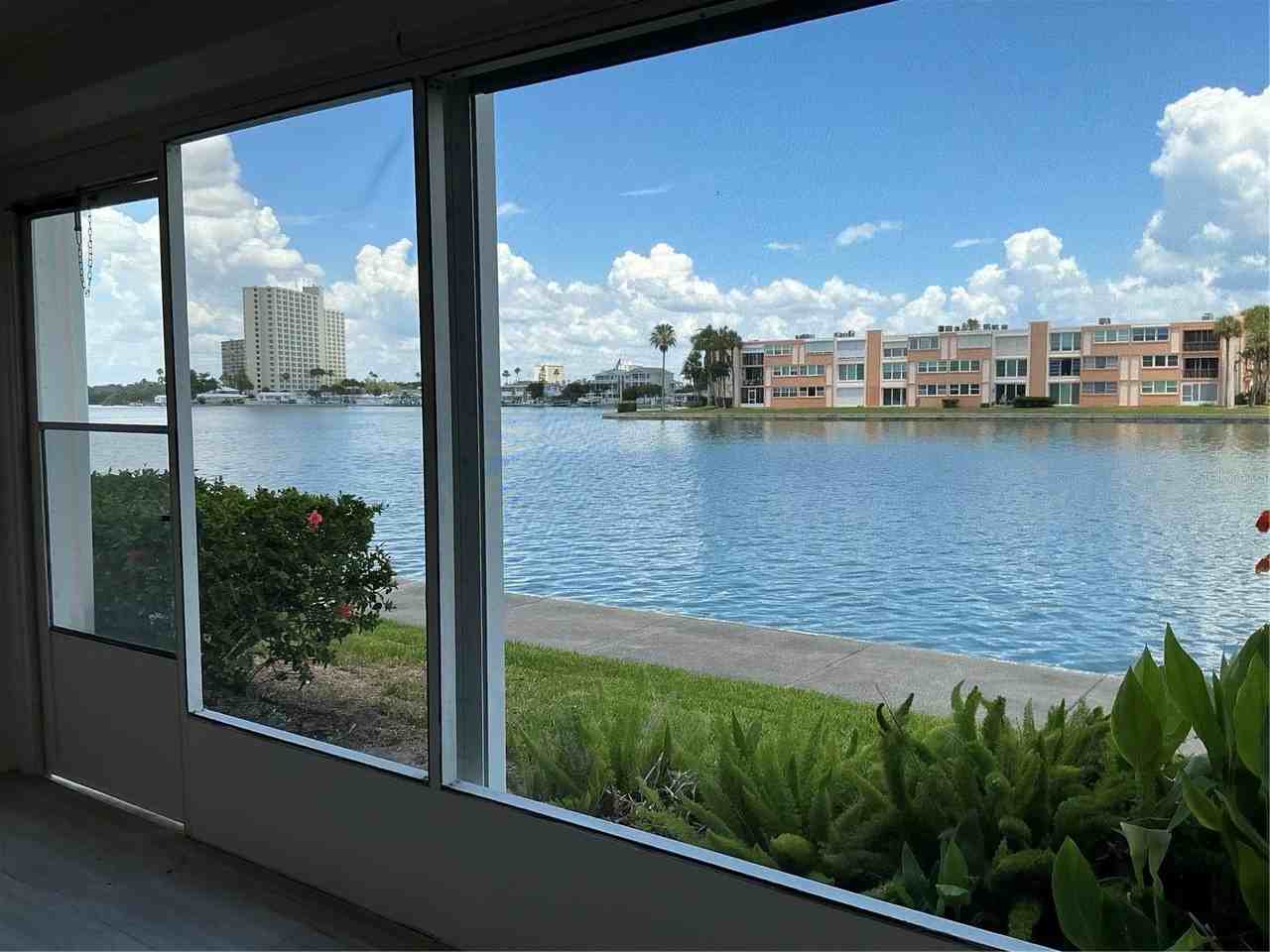 7645 Sun Island Dr S #101 - Photo 4 of 40