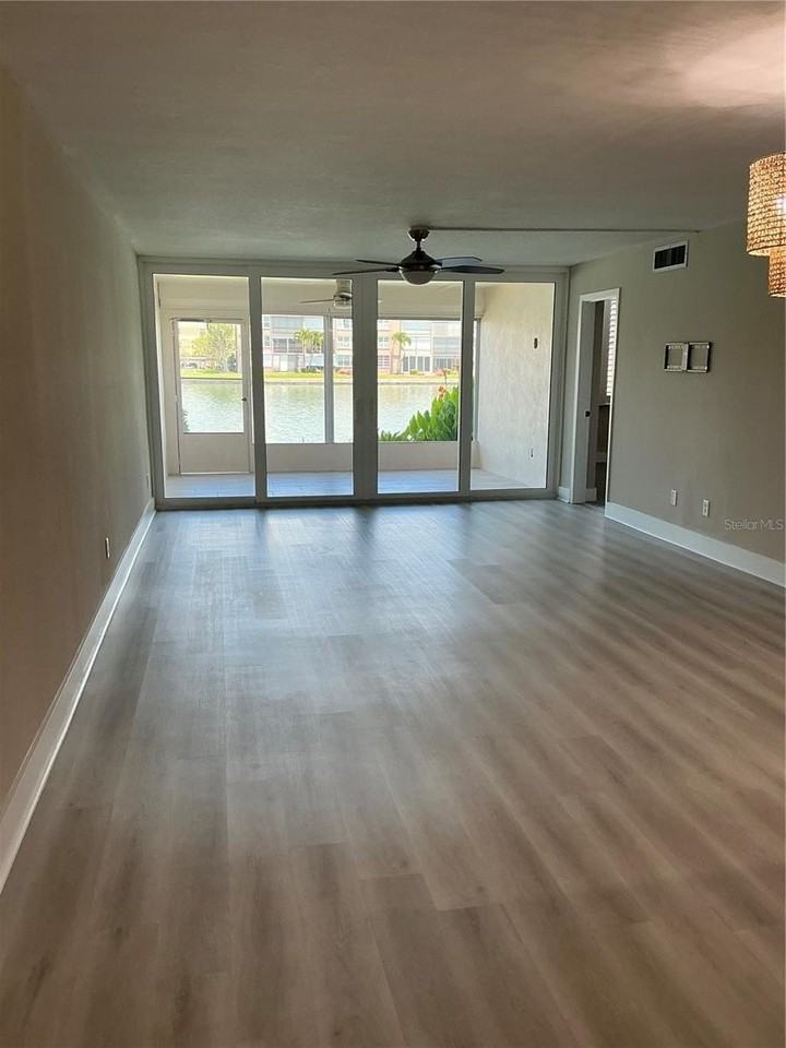 7645 Sun Island Dr S #101 - Photo 5 of 40