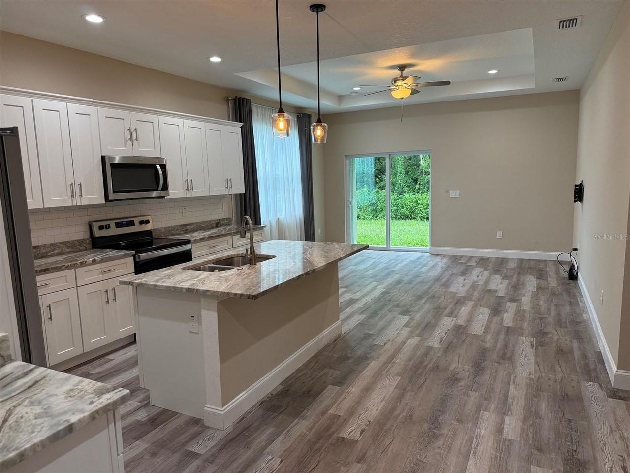 540 Lindsay Anne Ct - Photo 3 of 15