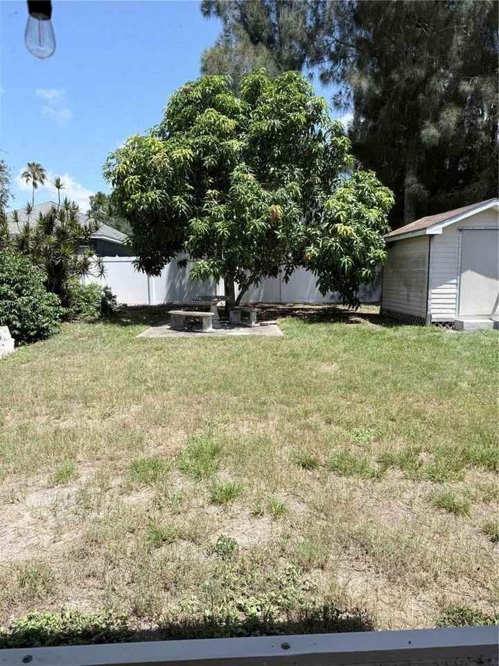 1843 N Washington Ave - Photo 4 of 21