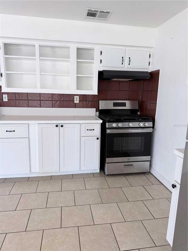 1843 N Washington Ave - Photo 5 of 21