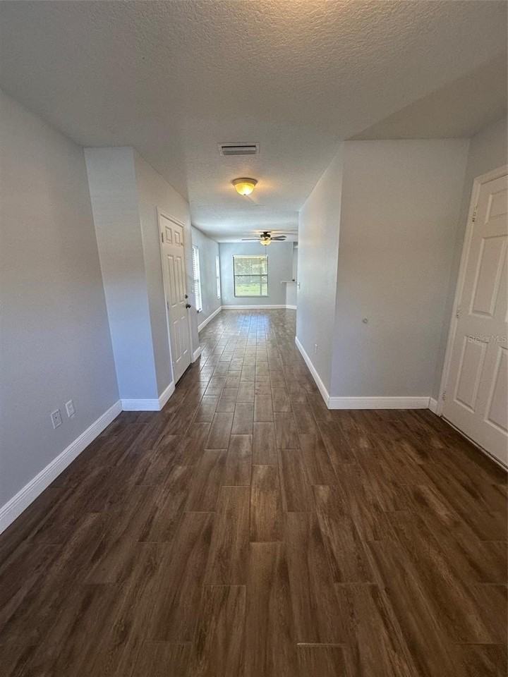 2516 Edgewater Falls Dr - Photo 3 of 18
